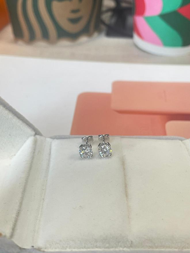 石耳钉让你的耳朵闪耀夺目!开元ky棋牌太美啦!四爪钻(图2) 石耳钉让你的耳朵闪耀夺目!开元ky棋牌太美啦!四爪钻(图2)